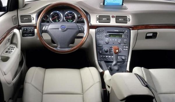 沃爾沃s80多少錢，二手車保值率低（維修保養(yǎng)難）