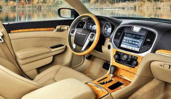 克萊斯勒300多少錢，起售價(jià)為26.6萬元（外觀個(gè)性獨(dú)特）