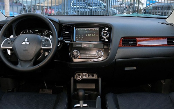 20萬級別的經(jīng)典越野車 歐藍(lán)德最新價(jià)格直降2萬