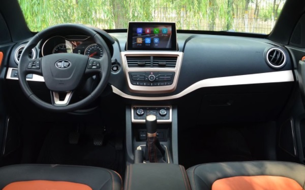 一汽奔騰x40中控使用 人車交互功能很先進