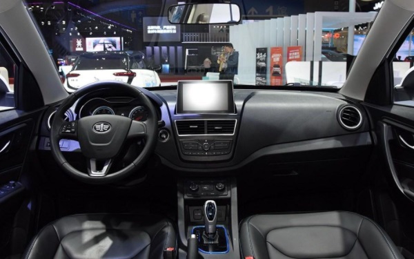 一汽奔騰x40中控使用 人車交互功能很先進