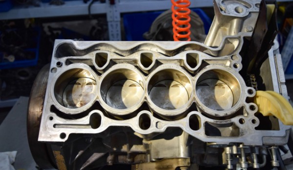 奧迪a4l什么發(fā)動(dòng)機(jī)型號 2.0T直列四缸渦輪增壓發(fā)動(dòng)機(jī)