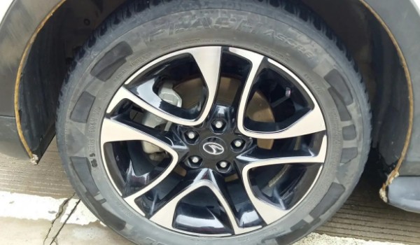 東南dx7輪胎型號(hào) 輪胎型號(hào)為235/55 r18