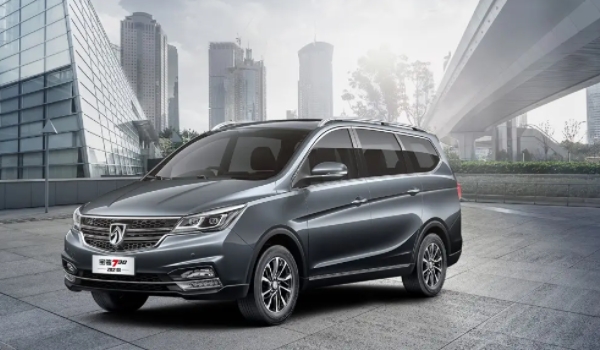 2021款寶駿730怎么樣 搭載1.5L和1.5T四缸發(fā)動機(jī)（百公里油耗實(shí)測最高10L）