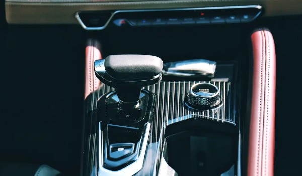 星越l變速箱怎么樣 變速連貫迅速(搭載3擋混合動(dòng)力專用DHT)