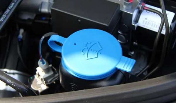 大眾凌渡什么地方加玻璃水 引擎艙右下角藍色瓶蓋