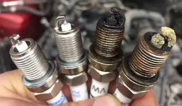 軒逸車有幾個火花塞 采用了四個火花塞