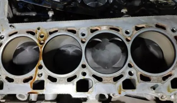 本田雅閣發(fā)動機(jī)怎么樣 動力十分充沛(采用了兩款發(fā)動機(jī)配置)