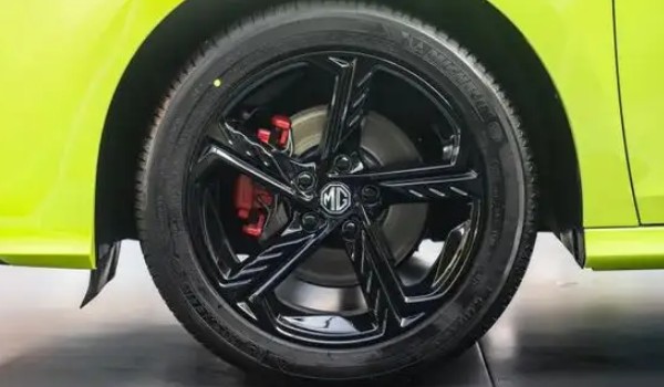 mg5天蝎座輪胎型號(hào)多少 輪胎型號(hào)為215/50 r17