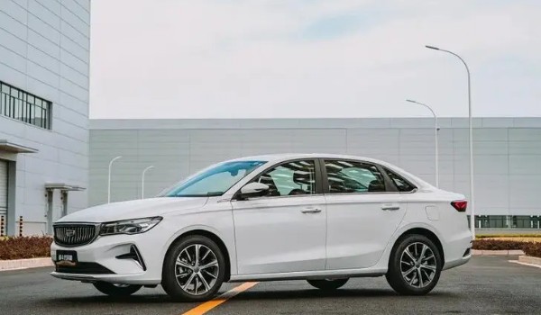 吉利帝豪油耗多少真實(shí)油耗 百公里油耗實(shí)測7.7L