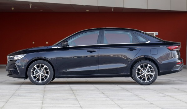 吉利帝豪油耗多少真實(shí)油耗 百公里油耗實(shí)測7.7L