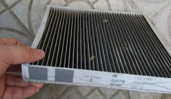 榮放空調濾芯在什么位置 位于副駕駛手套箱的內側