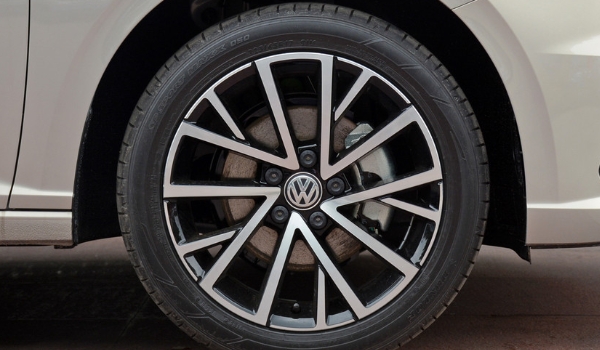 大眾朗逸輪胎型號(hào)是多少 采用三種輪胎型號(hào)（更換年限三年或六萬公里）