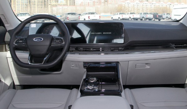 福特領睿安全性如何 安全輔助功能十分豐富(搭載六大氣囊)