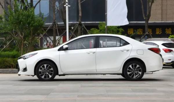 豐田雷凌車身尺寸多少 長(zhǎng)寬高4640*1780*1455mm