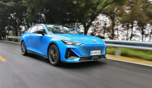 長安uni-v百公里油耗多少 綜合百公里油耗6.2L（實(shí)測百公里油耗為8.71L）