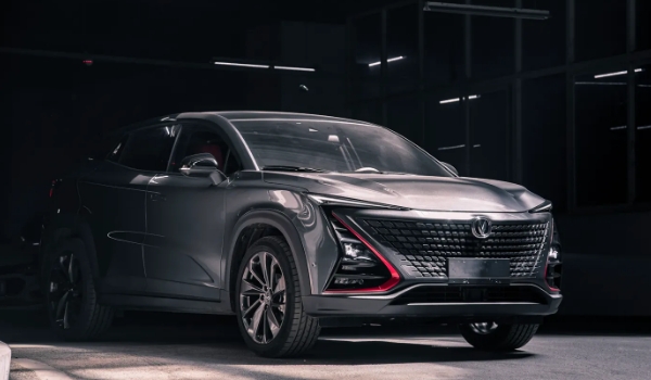 長(zhǎng)安uni-v什么顏色好看 星鉆黑色更沉穩(wěn)（十種車身顏色）