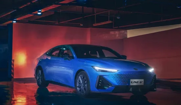 長(zhǎng)安uni-v什么顏色好看 星鉆黑色更沉穩(wěn)（十種車身顏色）