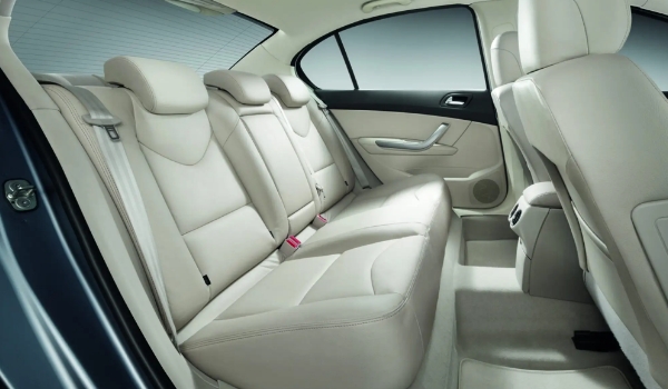 標(biāo)致408車(chē)身尺寸多少 長(zhǎng)寬高4750*1820*1488mm