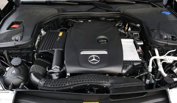 奔馳e級發(fā)動機聲音大 四種原因?qū)е?發(fā)動機積碳問題)