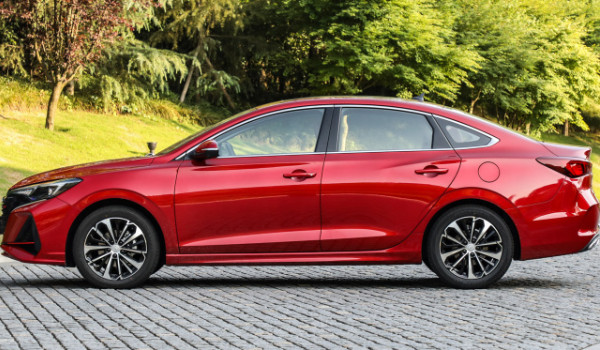 長(zhǎng)安逸動(dòng)哪種顏色好看 冰晶白配色耐看(適用人群廣泛)