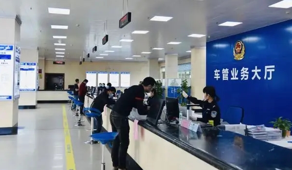 車(chē)管所上班時(shí)間周六周日上班嗎 周末不上班（具體時(shí)間依據(jù)政府發(fā)布的規(guī)定）