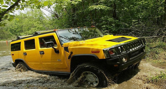 奔馳和悍馬哪個(gè)檔次高，悍馬野性更勝奔馳