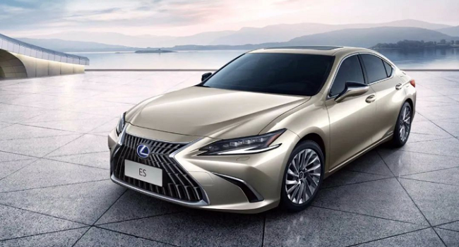 雷克薩斯ES怎么樣，見到車腳都提不動(dòng)了