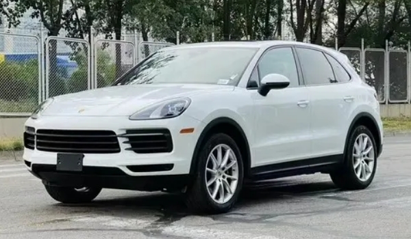 保時(shí)捷卡宴混動(dòng)好還是油的好，追求動(dòng)力當(dāng)然是油的刺激