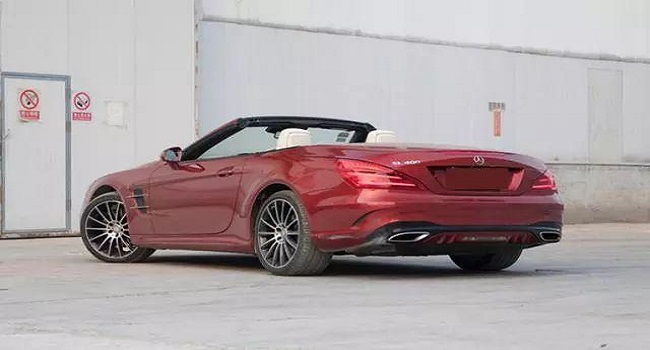 奔馳2022硬頂敞篷跑車多少錢(qián)，價(jià)格與油耗決定速度與激情