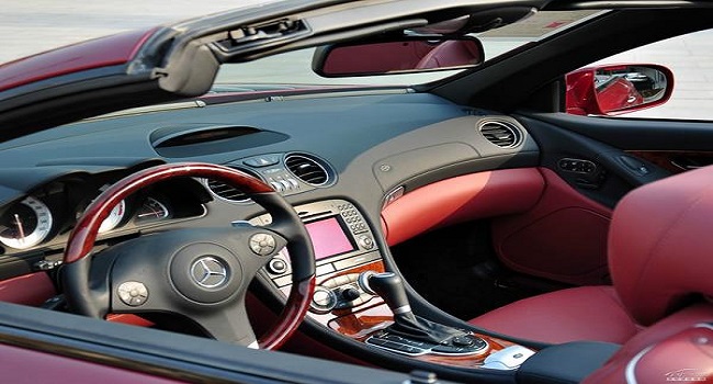 奔馳2022硬頂敞篷跑車多少錢(qián)，價(jià)格與油耗決定速度與激情