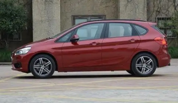 寶馬218i旅行車二手車價格，市場成交價12萬起