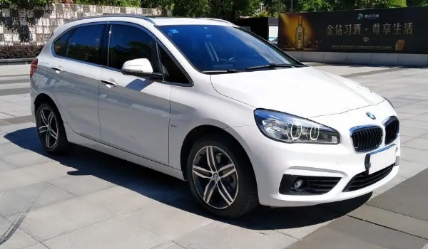 寶馬218i旅行車二手車價格，市場成交價12萬起