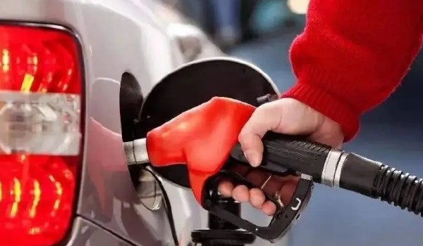 一升汽油等于多少斤 一升汽油1.5斤(不同標(biāo)號有細(xì)微差距)