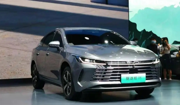 比亞迪驅(qū)逐艦05價(jià)格參數(shù)，最新款售價(jià)11萬（發(fā)動(dòng)機(jī)最大功率110馬力）