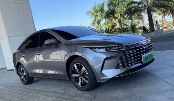 比亞迪驅(qū)逐艦05價(jià)格參數(shù)，最新款售價(jià)11萬（發(fā)動(dòng)機(jī)最大功率110馬力）