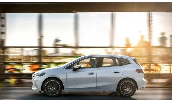 進(jìn)口寶馬2系多功能旅行車怎么樣，兩廂車空間寬敞舒適