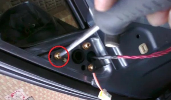 風迪思后視鏡怎么拆 僅需四個拆解步驟(避免弄壞線路)