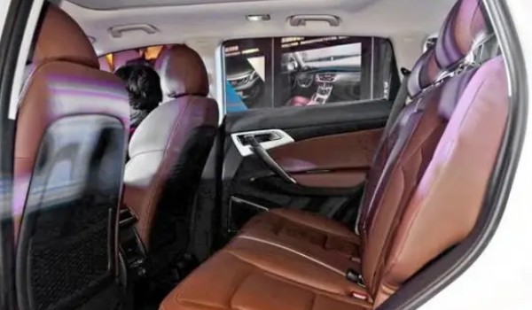 博越口碑怎么樣 動(dòng)力強(qiáng)勁(車身長達(dá)4.5米)