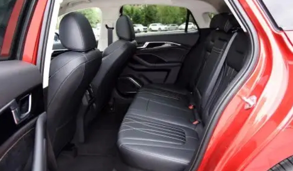 奔騰b70評價(jià)怎么樣，綜合口碑評分4.51（深受車主青睞）