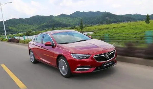 君威油耗實(shí)際多少，實(shí)測百公里油耗8L起（搭載1.5T和2.0T兩款發(fā)動機(jī)）