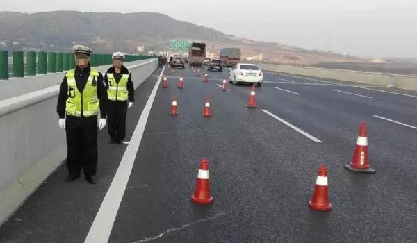 實(shí)習(xí)期上高速怎么處罰 罰款20-200元(就近駛離高速)