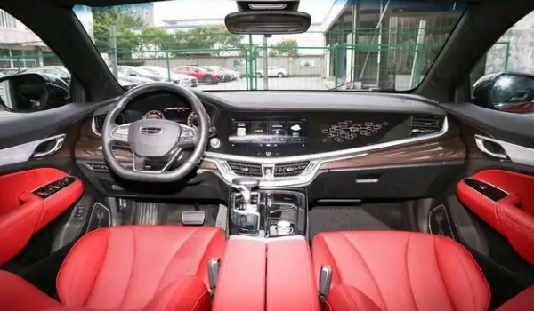 吉利博瑞口碑評(píng)價(jià)怎么樣，科技配置高級(jí)豐富（油耗實(shí)測(cè)較低）