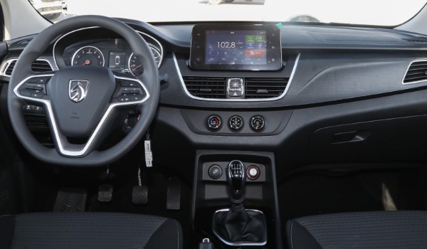 寶駿730油電混合動(dòng)力價(jià)格 寶駿730售價(jià)7萬(wàn)(沒(méi)有混動(dòng)車(chē)型)