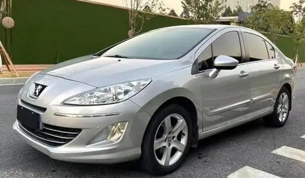 2010款標(biāo)致408費(fèi)油嗎，實(shí)測百公里油耗7L起（搭載1.6L和2.0L發(fā)動機(jī)）