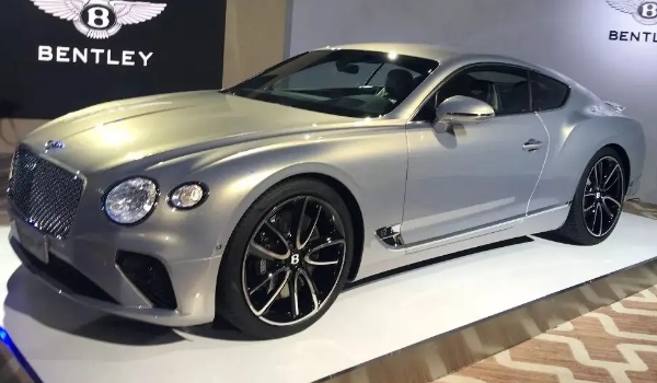 開賓利歐陸的都什么人，富豪很少親自上手開（有網(wǎng)紅和司機(jī)兩類）