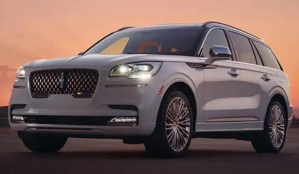 林肯飛行家參數(shù)及配置如何 車身長達(dá)5米(搭載3.0T六缸發(fā)動(dòng)機(jī))