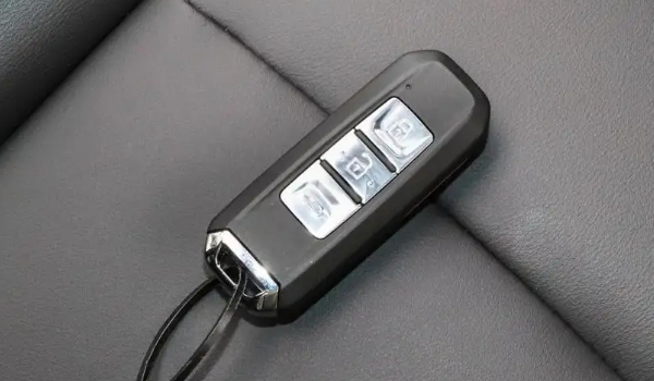 寶駿510鑰匙沒電了怎么打火啟動(dòng)，將鑰匙貼在一鍵啟動(dòng)按鈕上最快捷