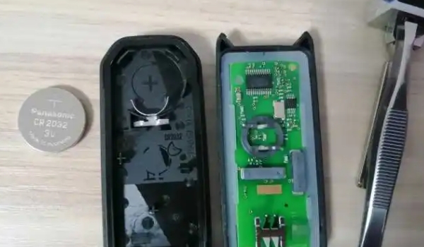 寶駿510鑰匙沒電了怎么打火啟動(dòng)，將鑰匙貼在一鍵啟動(dòng)按鈕上最快捷