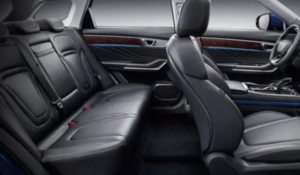 奔騰t99怎么樣值得購(gòu)買嗎，同價(jià)位2.0T動(dòng)力看誰(shuí)都是弟弟（實(shí)測(cè)空間充裕）